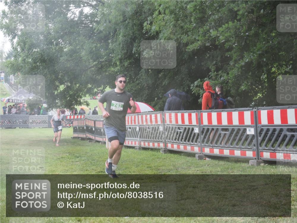 21.06.2025 - 27. Vierlanden-Triathlon KatJ http://msf.ph/oto/8038516 15.06.2025 14:21:19 Ziel 742, 1205, 1238 meine-sportfotos.de