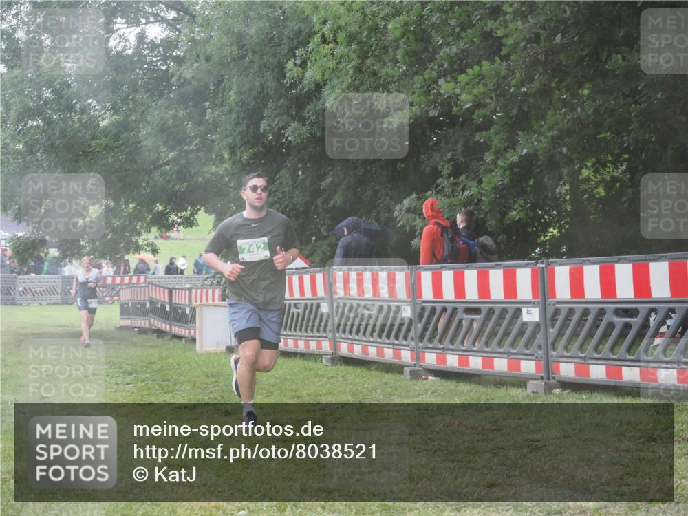 21.06.2025 - 27. Vierlanden-Triathlon KatJ http://msf.ph/oto/8038521 15.06.2025 14:21:19 Ziel 742, 1205, 1238 meine-sportfotos.de