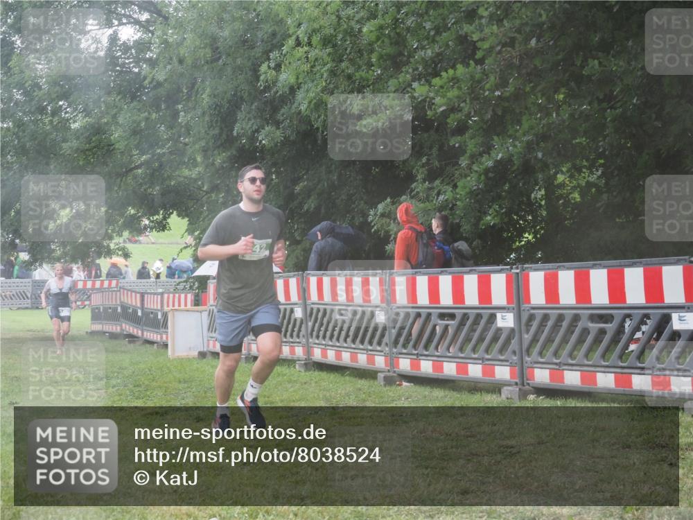 21.06.2025 - 27. Vierlanden-Triathlon KatJ http://msf.ph/oto/8038524 15.06.2025 14:21:20 Ziel 742, 1205, 1238 meine-sportfotos.de
