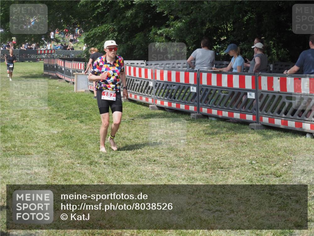 15.06.2025 - 27. Vierlanden-Triathlon KatJ http://msf.ph/oto/8038526 15.06.2025 11:32:51 Schwimmen  meine-sportfotos.de