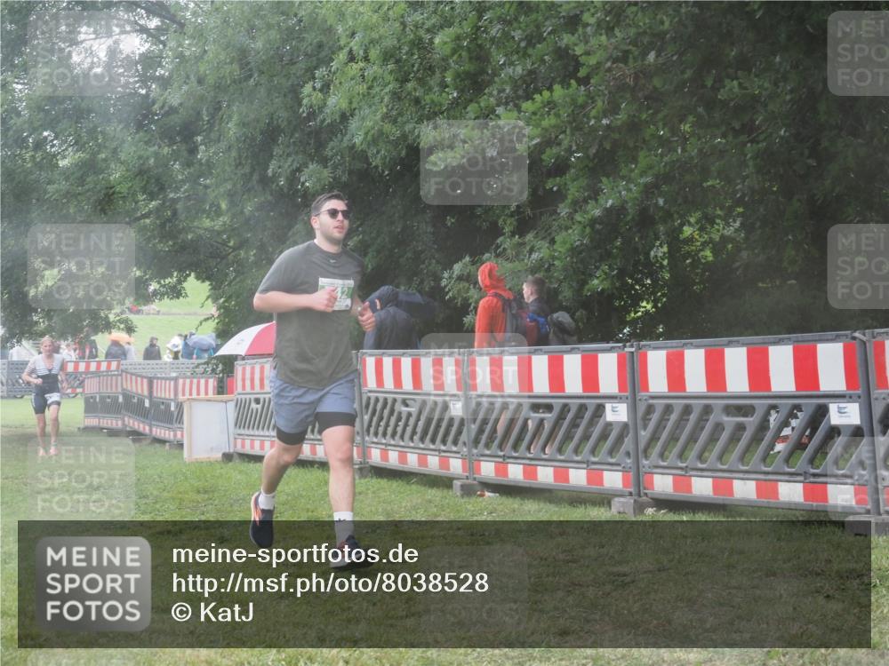 21.06.2025 - 27. Vierlanden-Triathlon KatJ http://msf.ph/oto/8038528 15.06.2025 14:21:20 Ziel 742, 1205, 1238 meine-sportfotos.de