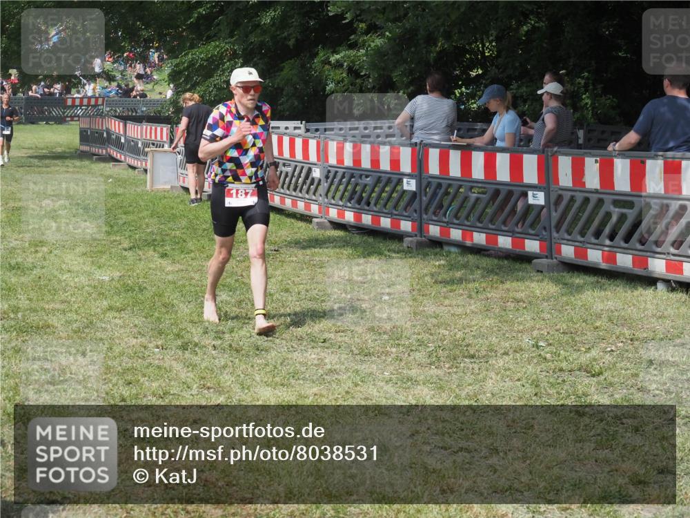 15.06.2025 - 27. Vierlanden-Triathlon KatJ http://msf.ph/oto/8038531 15.06.2025 11:32:51 Schwimmen  meine-sportfotos.de