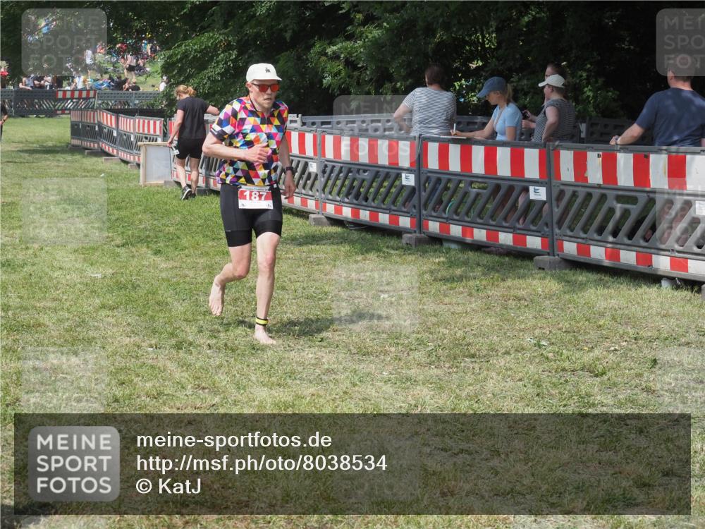 15.06.2025 - 27. Vierlanden-Triathlon KatJ http://msf.ph/oto/8038534 15.06.2025 11:32:51 Schwimmen  meine-sportfotos.de