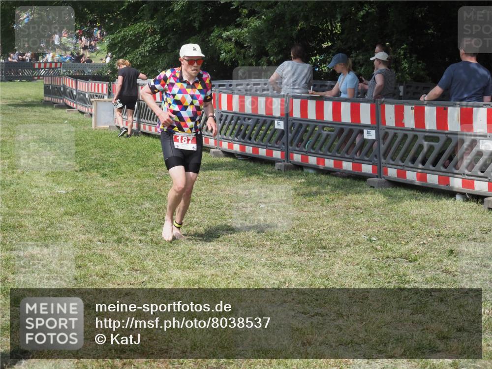 15.06.2025 - 27. Vierlanden-Triathlon KatJ http://msf.ph/oto/8038537 15.06.2025 11:32:51 Schwimmen  meine-sportfotos.de