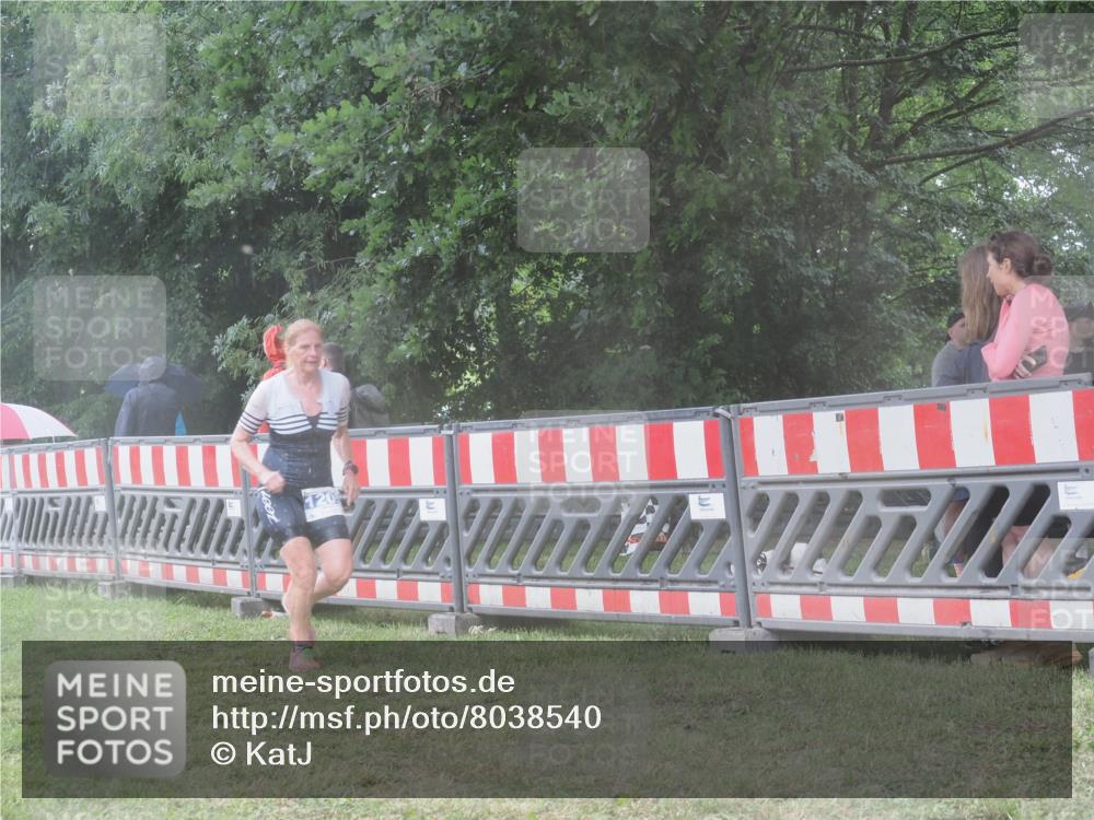 21.06.2025 - 27. Vierlanden-Triathlon KatJ http://msf.ph/oto/8038540 15.06.2025 14:21:25 Ziel 1205, 1238, 1291 meine-sportfotos.de