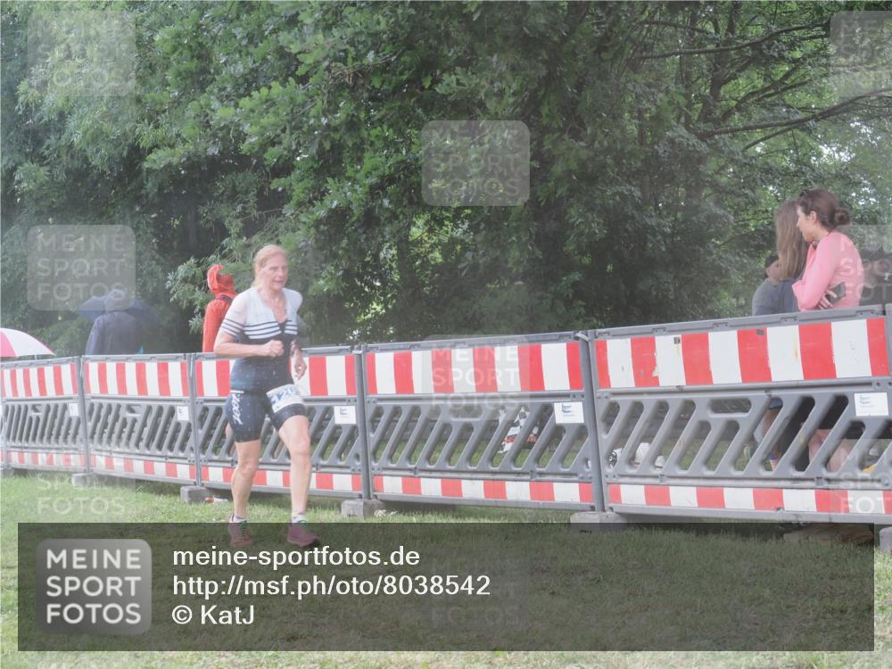 21.06.2025 - 27. Vierlanden-Triathlon KatJ http://msf.ph/oto/8038542 15.06.2025 14:21:25 Ziel 1205, 1238, 1291 meine-sportfotos.de