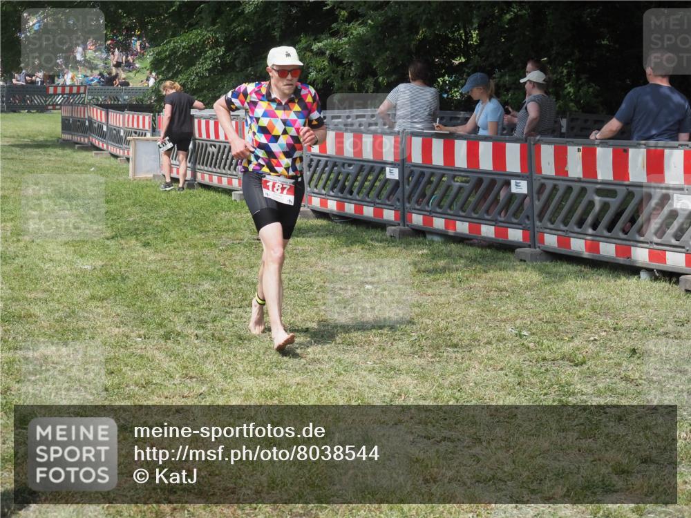 15.06.2025 - 27. Vierlanden-Triathlon KatJ http://msf.ph/oto/8038544 15.06.2025 11:32:51 Schwimmen  meine-sportfotos.de