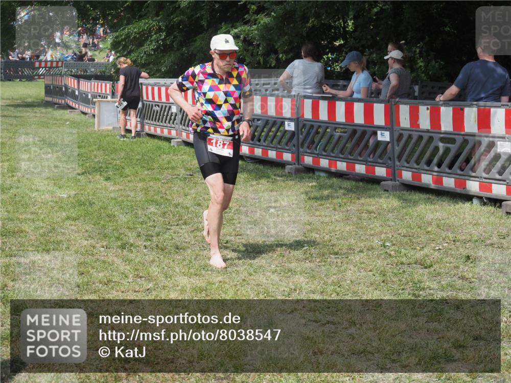 15.06.2025 - 27. Vierlanden-Triathlon KatJ http://msf.ph/oto/8038547 15.06.2025 11:32:52 Schwimmen  meine-sportfotos.de