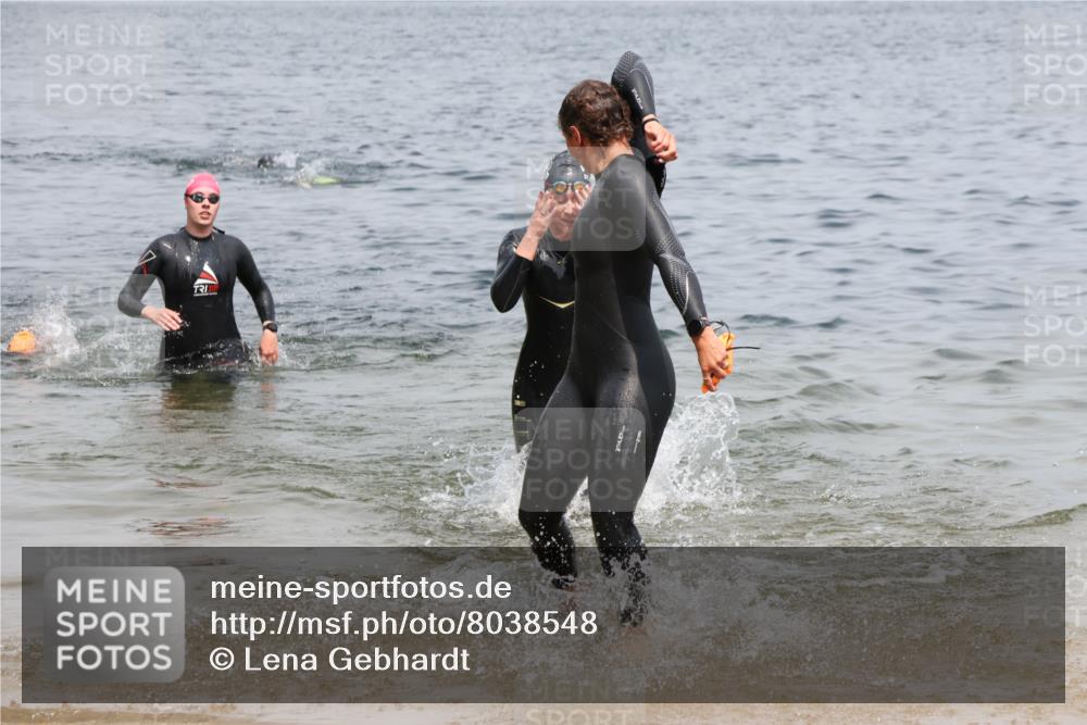 21.06.2025 - 27. Vierlanden-Triathlon Lena Gebhardt http://msf.ph/oto/8038548 15.06.2025 12:27:08 Schwimmen 1057, 1058, 1059, 1060 meine-sportfotos.de