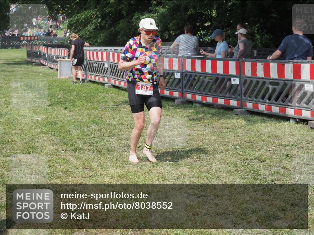 15.06.2025 - 27. Vierlanden-Triathlon KatJ http://msf.ph/oto/8038552 15.06.2025 11:32:52 Schwimmen  meine-sportfotos.de