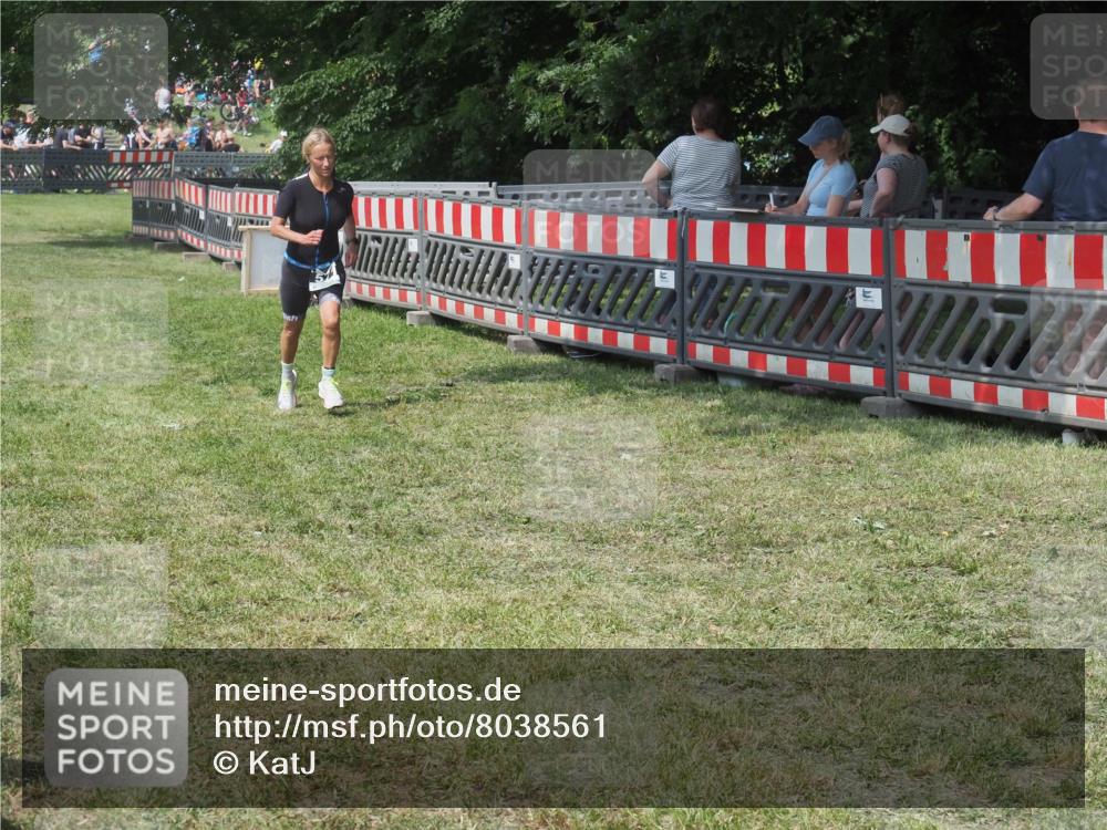 15.06.2025 - 27. Vierlanden-Triathlon KatJ http://msf.ph/oto/8038561 15.06.2025 11:32:56 Schwimmen  meine-sportfotos.de