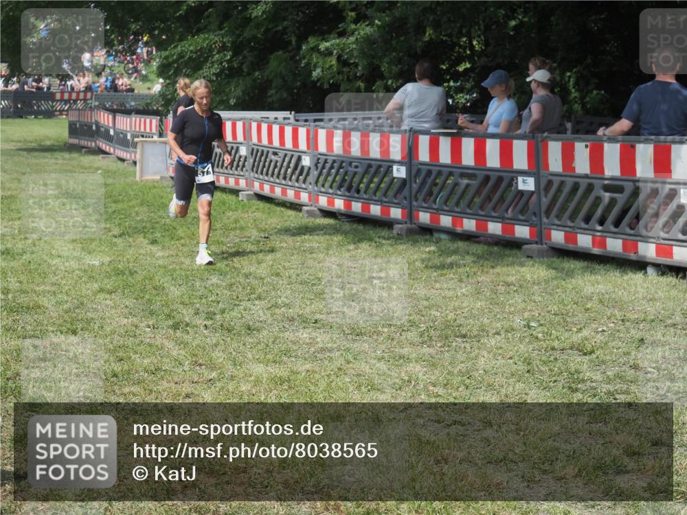 15.06.2025 - 27. Vierlanden-Triathlon KatJ http://msf.ph/oto/8038565 15.06.2025 11:32:56 Schwimmen  meine-sportfotos.de