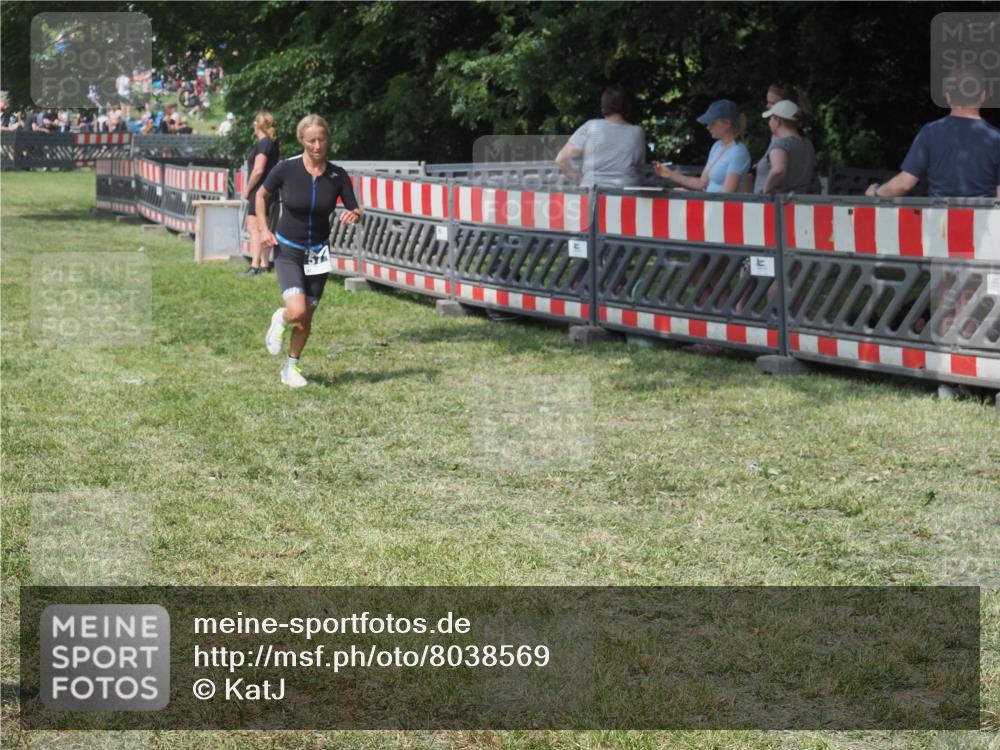 15.06.2025 - 27. Vierlanden-Triathlon KatJ http://msf.ph/oto/8038569 15.06.2025 11:32:56 Schwimmen  meine-sportfotos.de
