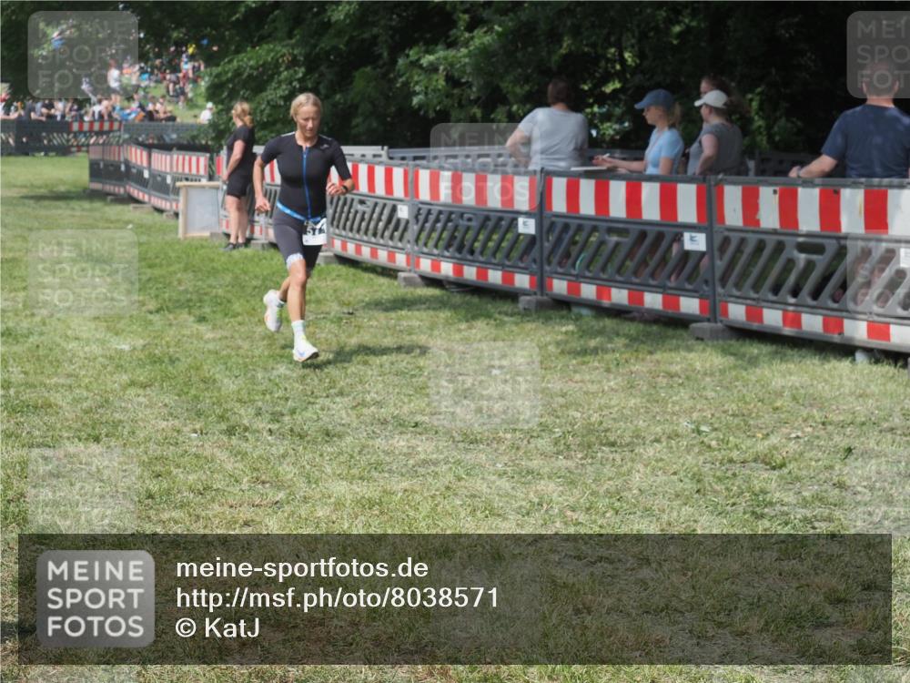 15.06.2025 - 27. Vierlanden-Triathlon KatJ http://msf.ph/oto/8038571 15.06.2025 11:32:56 Schwimmen  meine-sportfotos.de