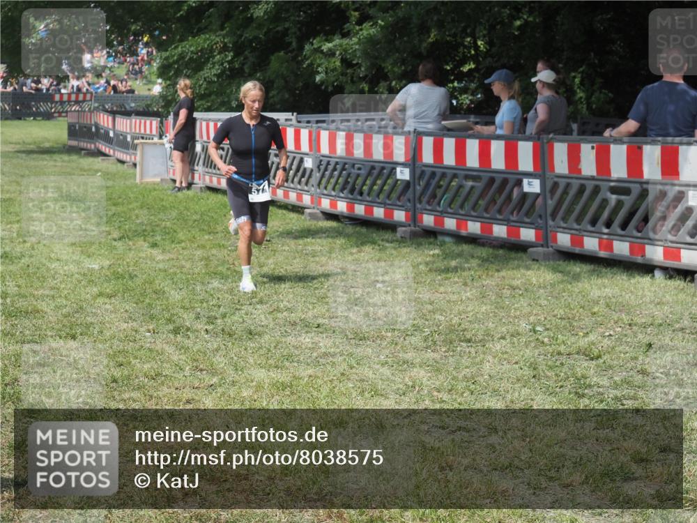 15.06.2025 - 27. Vierlanden-Triathlon KatJ http://msf.ph/oto/8038575 15.06.2025 11:32:56 Schwimmen  meine-sportfotos.de