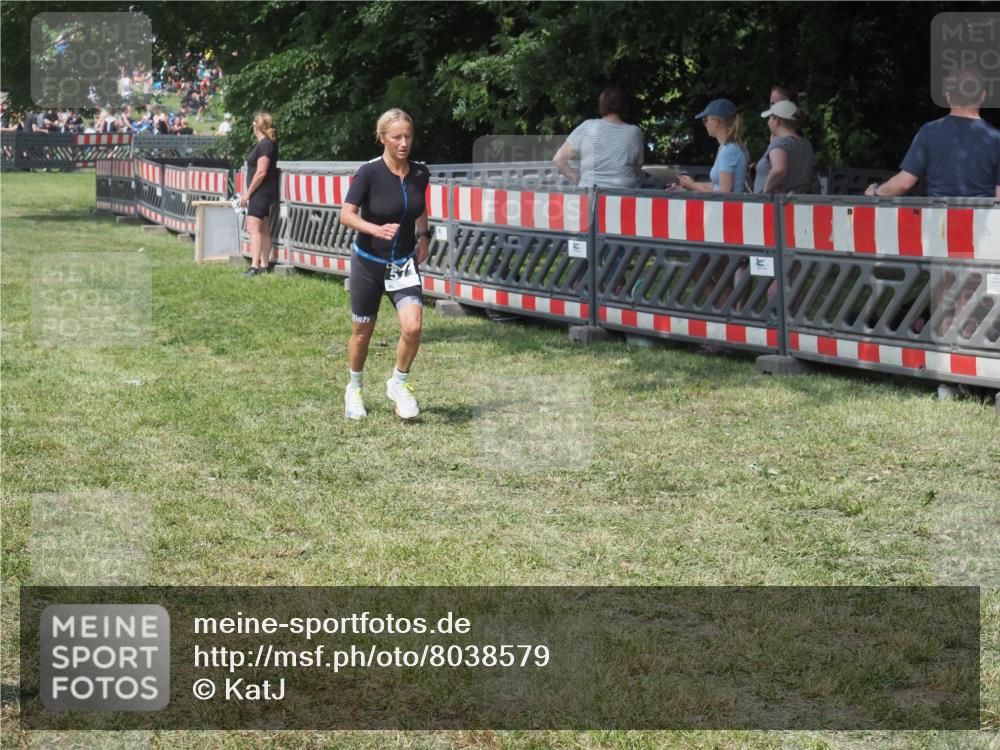 15.06.2025 - 27. Vierlanden-Triathlon KatJ http://msf.ph/oto/8038579 15.06.2025 11:32:56 Schwimmen  meine-sportfotos.de