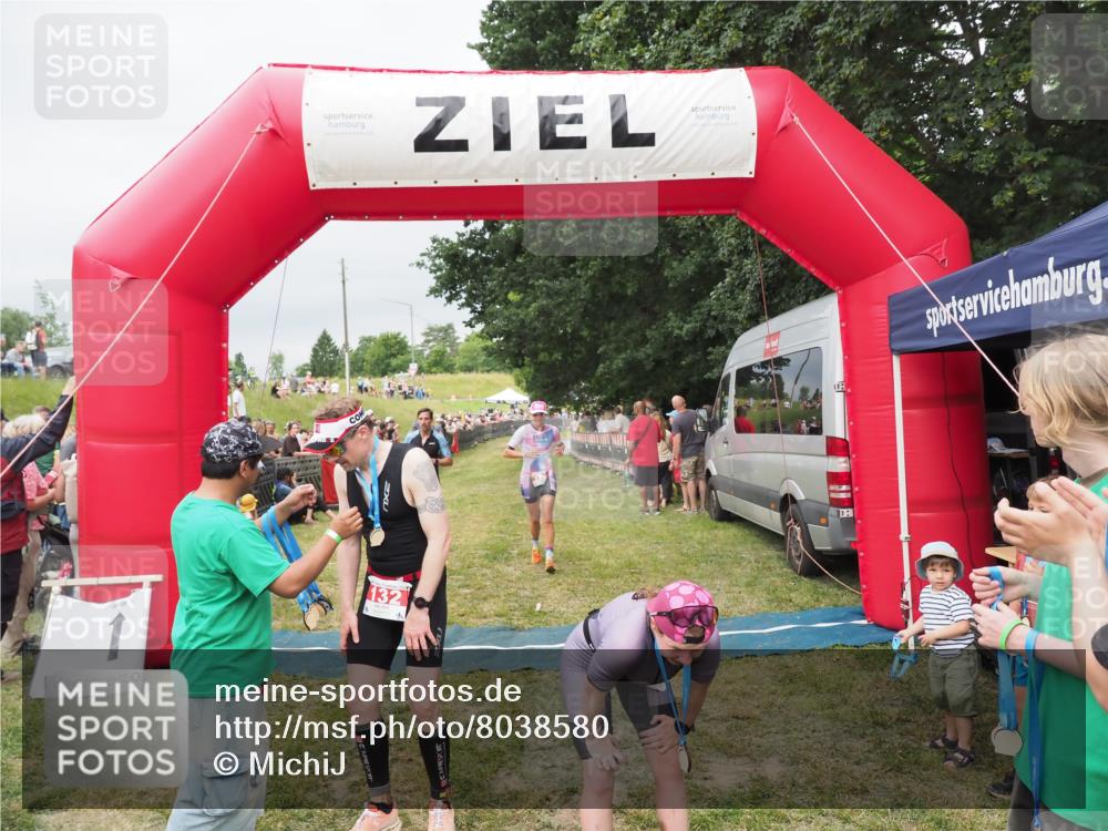 21.06.2025 - 27. Vierlanden-Triathlon MichiJ http://msf.ph/oto/8038580 15.06.2026 13:18:00 Ziel 132, 196, 816 meine-sportfotos.de