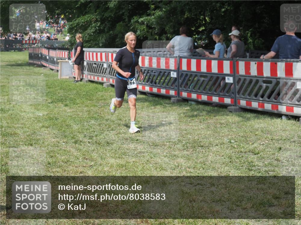 15.06.2025 - 27. Vierlanden-Triathlon KatJ http://msf.ph/oto/8038583 15.06.2025 11:32:56 Schwimmen  meine-sportfotos.de