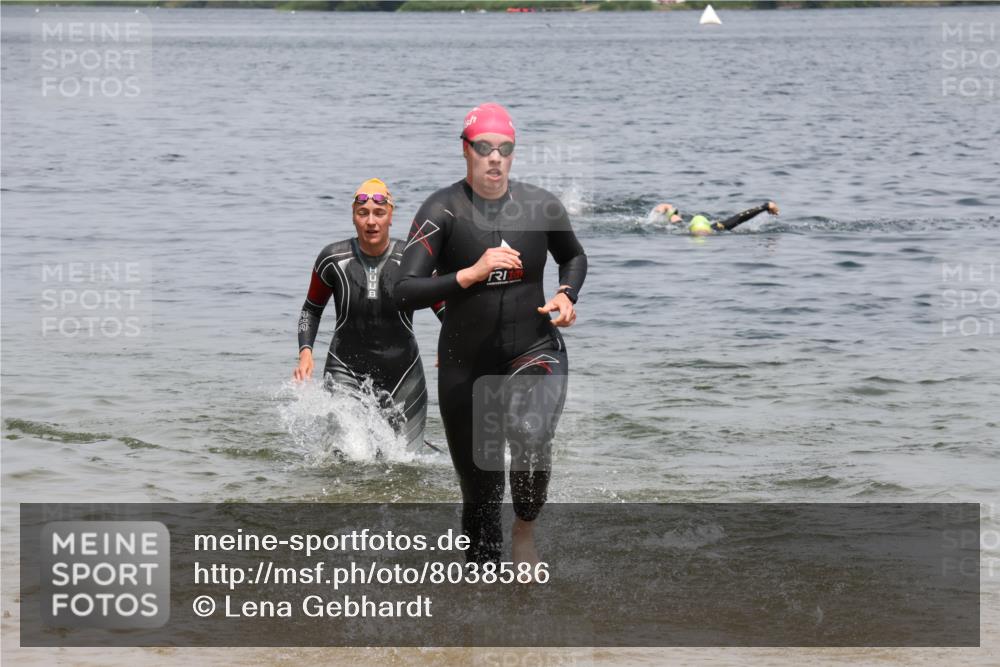 21.06.2025 - 27. Vierlanden-Triathlon Lena Gebhardt http://msf.ph/oto/8038586 15.06.2025 12:27:14 Schwimmen 1057, 1058, 1059, 1060 meine-sportfotos.de