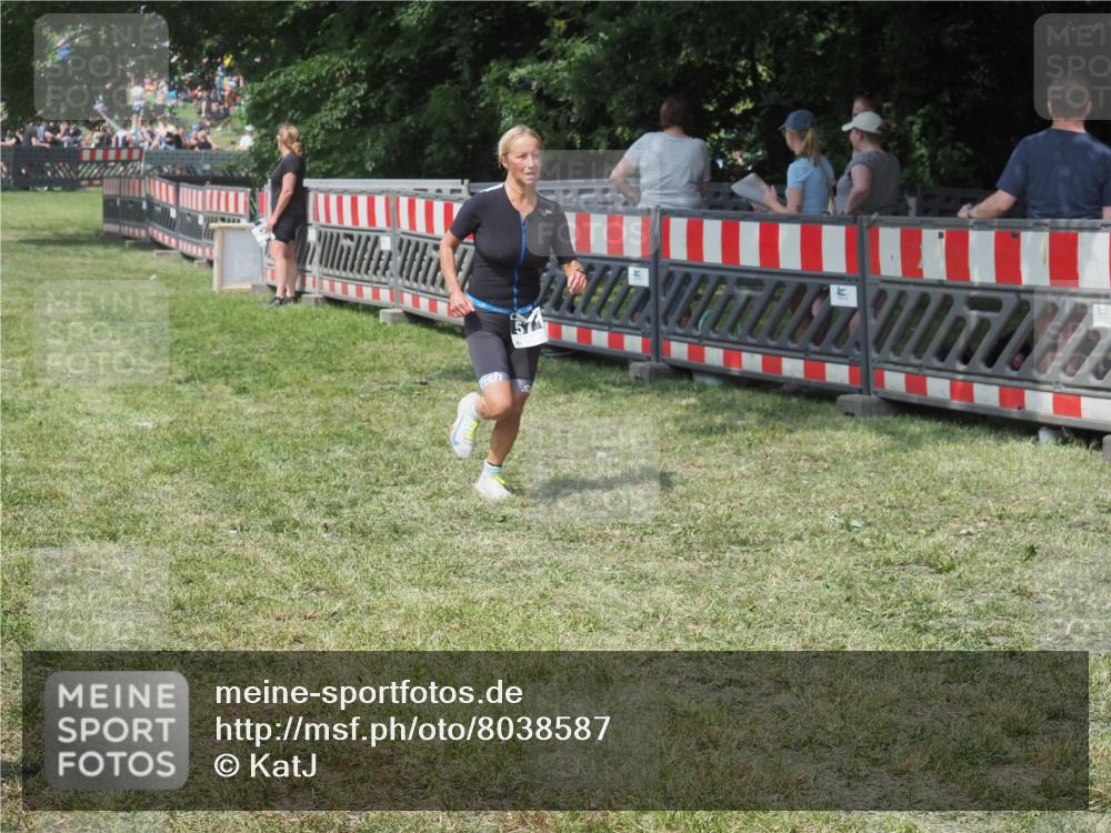 15.06.2025 - 27. Vierlanden-Triathlon KatJ http://msf.ph/oto/8038587 15.06.2025 11:32:57 Schwimmen  meine-sportfotos.de