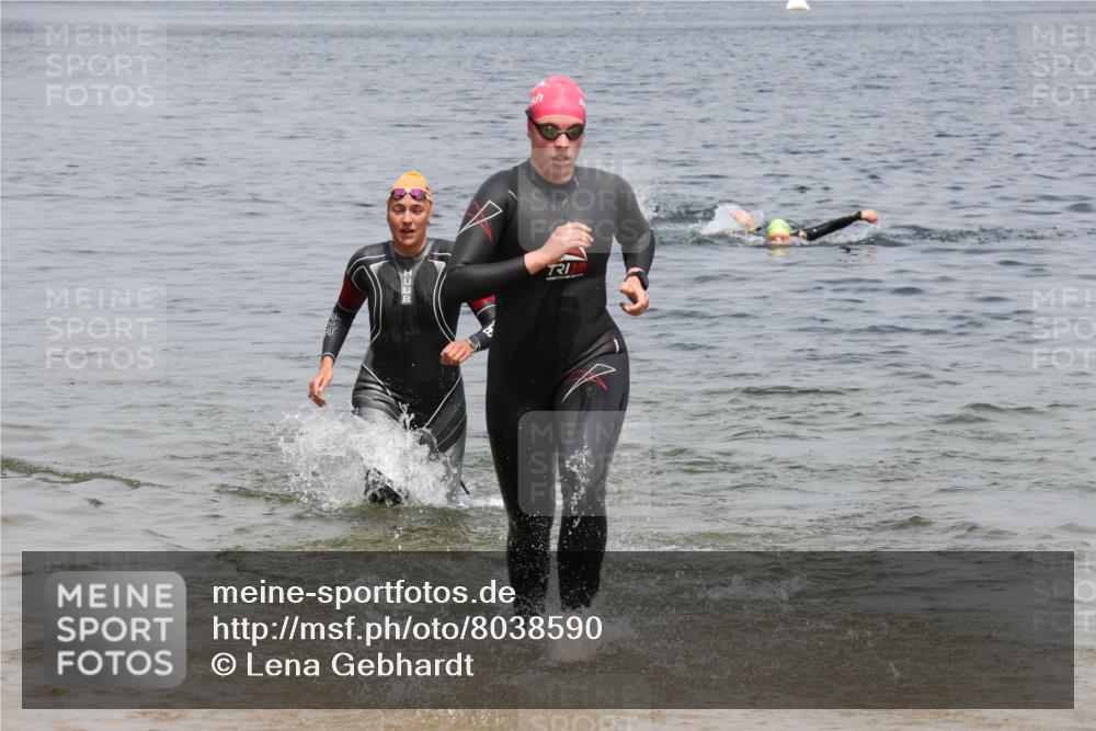21.06.2025 - 27. Vierlanden-Triathlon Lena Gebhardt http://msf.ph/oto/8038590 15.06.2025 12:27:14 Schwimmen 1057, 1058, 1059, 1060 meine-sportfotos.de