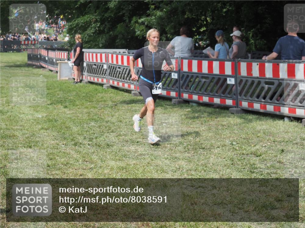 15.06.2025 - 27. Vierlanden-Triathlon KatJ http://msf.ph/oto/8038591 15.06.2025 11:32:57 Schwimmen  meine-sportfotos.de
