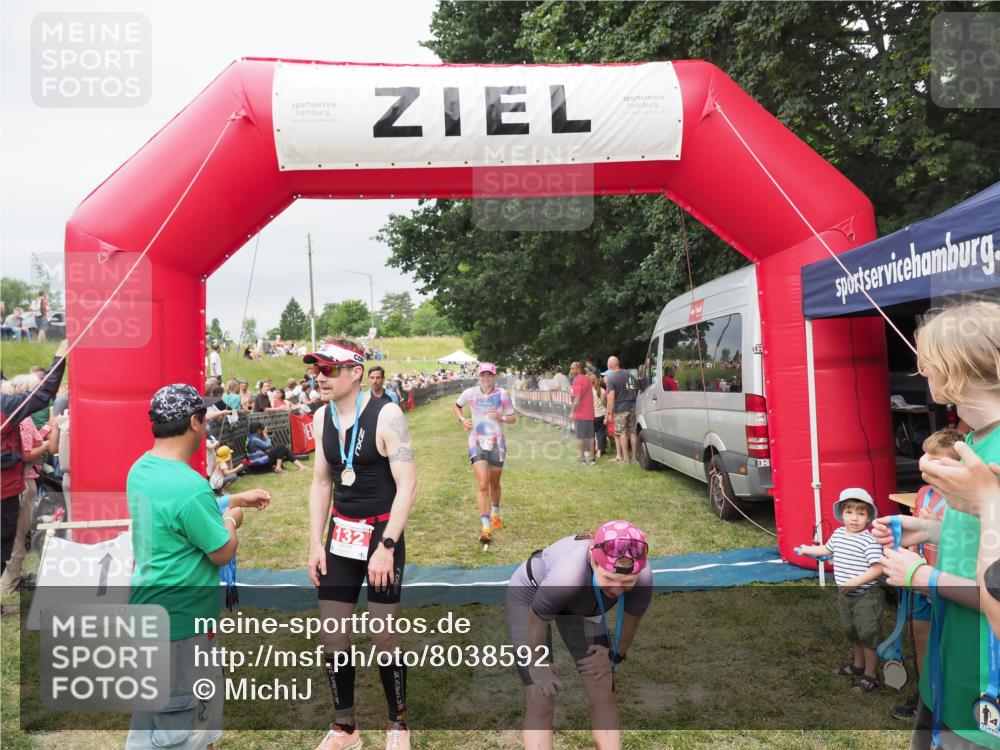 21.06.2025 - 27. Vierlanden-Triathlon MichiJ http://msf.ph/oto/8038592 15.06.2026 13:18:00 Ziel 132, 196, 816 meine-sportfotos.de