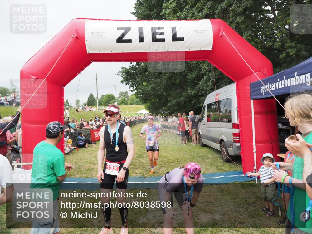 21.06.2025 - 27. Vierlanden-Triathlon MichiJ http://msf.ph/oto/8038598 15.06.2026 13:18:00 Ziel 132, 196, 816 meine-sportfotos.de