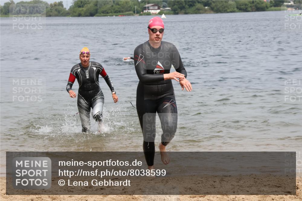 21.06.2025 - 27. Vierlanden-Triathlon Lena Gebhardt http://msf.ph/oto/8038599 15.06.2025 12:27:16 Schwimmen 1057, 1058, 1059, 1060 meine-sportfotos.de