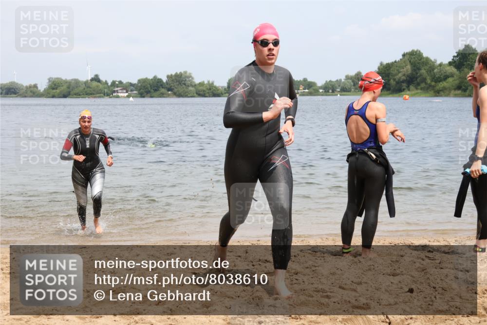 21.06.2025 - 27. Vierlanden-Triathlon Lena Gebhardt http://msf.ph/oto/8038610 15.06.2025 12:27:17 Schwimmen 1057, 1058, 1059, 1060 meine-sportfotos.de