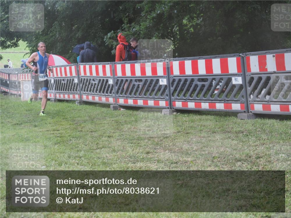21.06.2025 - 27. Vierlanden-Triathlon KatJ http://msf.ph/oto/8038621 15.06.2025 14:21:33 Ziel 1291 meine-sportfotos.de