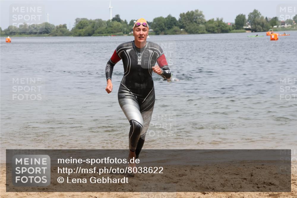 21.06.2025 - 27. Vierlanden-Triathlon Lena Gebhardt http://msf.ph/oto/8038622 15.06.2025 12:27:18 Schwimmen 1057, 1058, 1059, 1060 meine-sportfotos.de