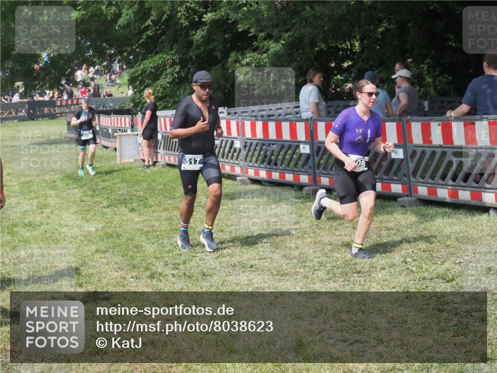 15.06.2025 - 27. Vierlanden-Triathlon KatJ http://msf.ph/oto/8038623 15.06.2025 11:33:11 Schwimmen  meine-sportfotos.de