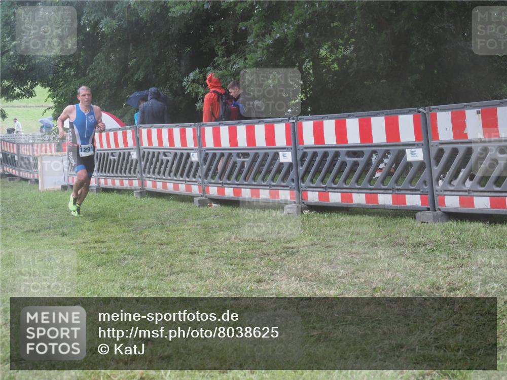 21.06.2025 - 27. Vierlanden-Triathlon KatJ http://msf.ph/oto/8038625 15.06.2025 14:21:33 Ziel 1291 meine-sportfotos.de