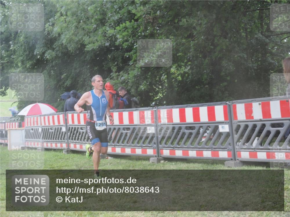 21.06.2025 - 27. Vierlanden-Triathlon KatJ http://msf.ph/oto/8038643 15.06.2025 14:21:34 Ziel 1291 meine-sportfotos.de