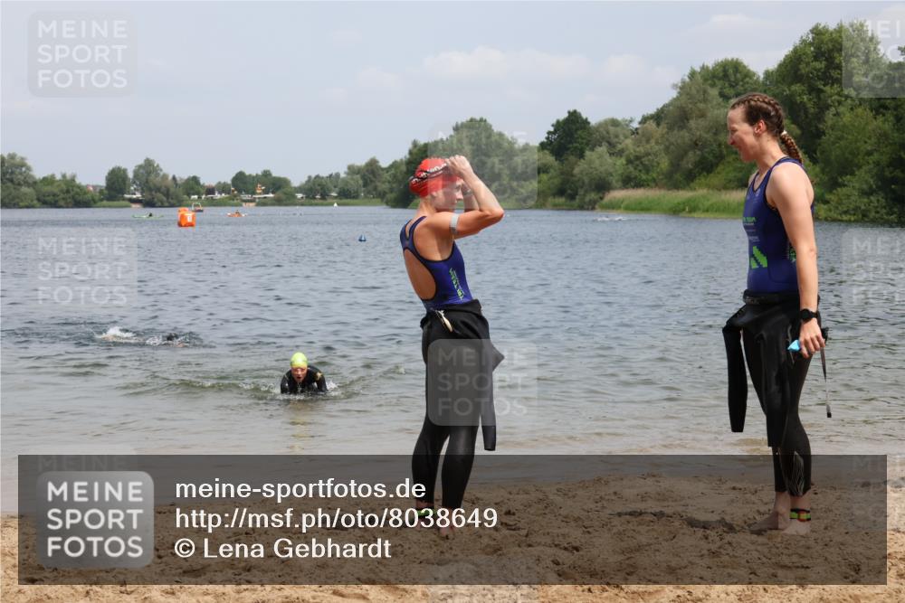21.06.2025 - 27. Vierlanden-Triathlon Lena Gebhardt http://msf.ph/oto/8038649 15.06.2025 12:27:31 Schwimmen  meine-sportfotos.de