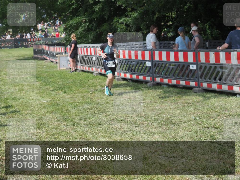 15.06.2025 - 27. Vierlanden-Triathlon KatJ http://msf.ph/oto/8038658 15.06.2025 11:33:13 Schwimmen  meine-sportfotos.de