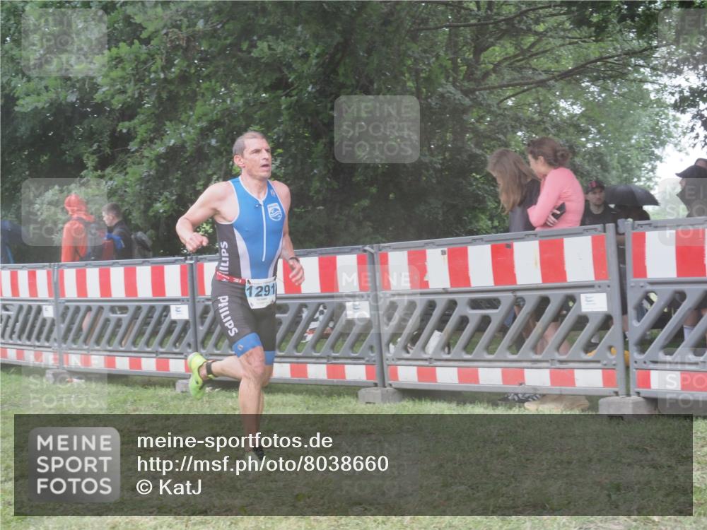 21.06.2025 - 27. Vierlanden-Triathlon KatJ http://msf.ph/oto/8038660 15.06.2025 14:21:34 Ziel 1291 meine-sportfotos.de