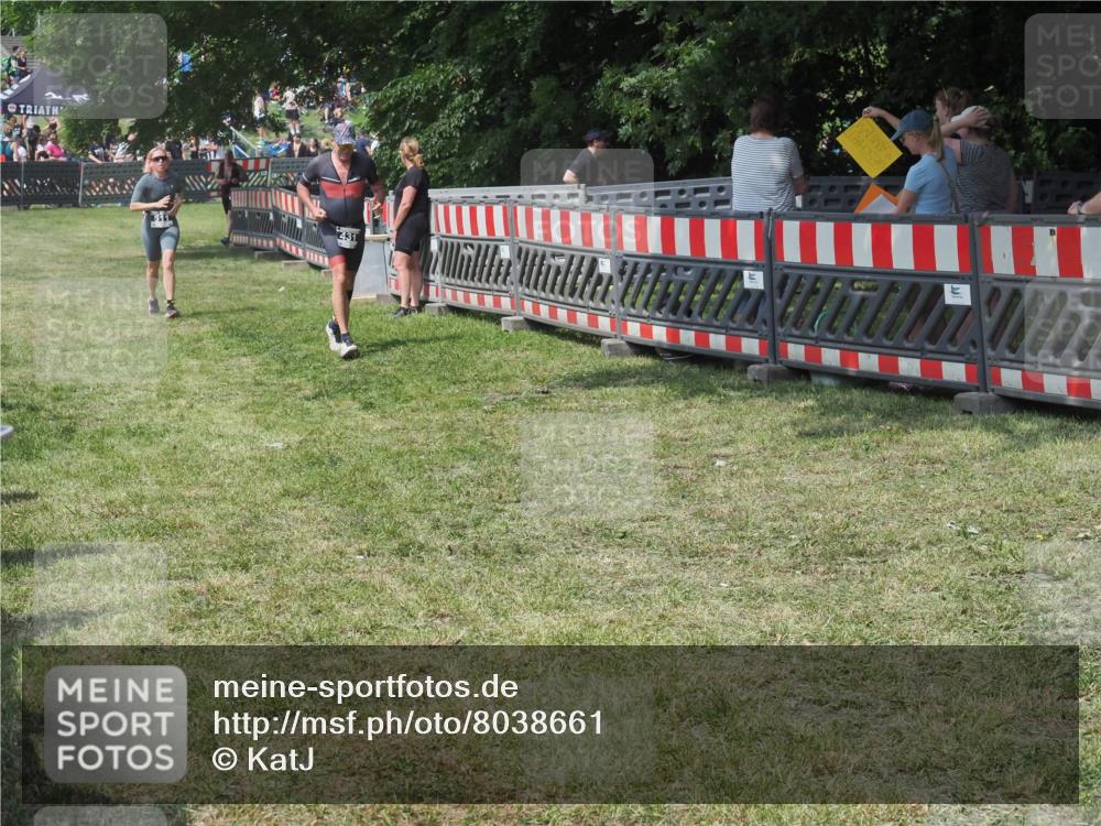 15.06.2025 - 27. Vierlanden-Triathlon KatJ http://msf.ph/oto/8038661 15.06.2025 11:33:25 Schwimmen  meine-sportfotos.de
