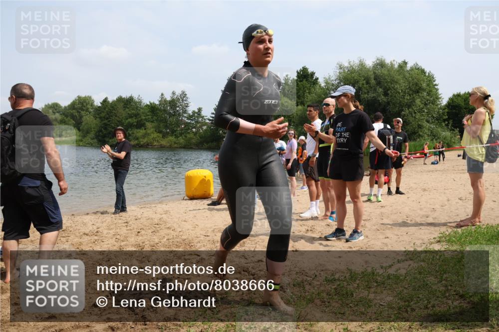 21.06.2025 - 27. Vierlanden-Triathlon Lena Gebhardt http://msf.ph/oto/8038666 15.06.2025 12:27:45 Schwimmen 1053, 1054, 1055, 1056 meine-sportfotos.de