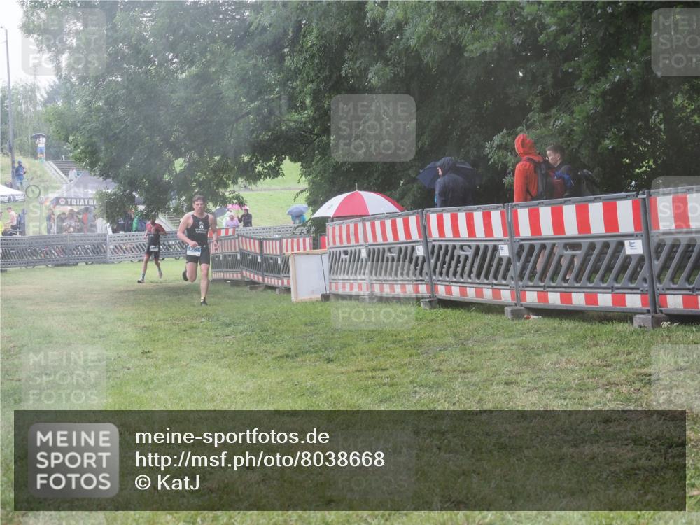 21.06.2025 - 27. Vierlanden-Triathlon KatJ http://msf.ph/oto/8038668 15.06.2025 14:21:46 Ziel 1251, 1266 meine-sportfotos.de