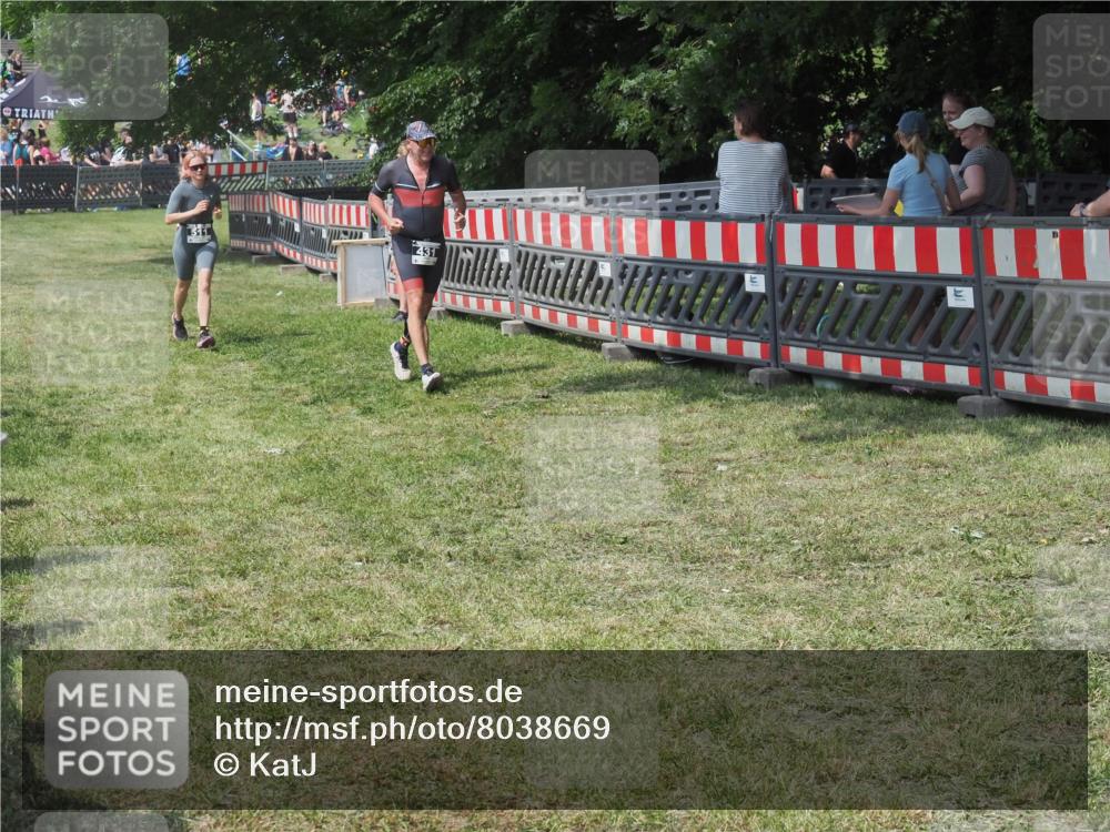 15.06.2025 - 27. Vierlanden-Triathlon KatJ http://msf.ph/oto/8038669 15.06.2025 11:33:25 Schwimmen  meine-sportfotos.de