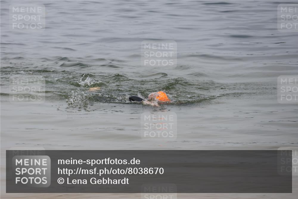 21.06.2025 - 27. Vierlanden-Triathlon Lena Gebhardt http://msf.ph/oto/8038670 15.06.2025 12:28:18 Schwimmen  meine-sportfotos.de