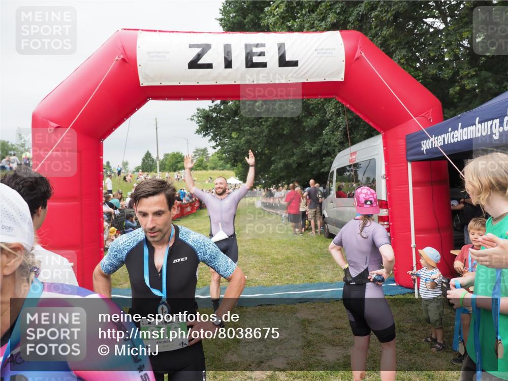 21.06.2025 - 27. Vierlanden-Triathlon MichiJ http://msf.ph/oto/8038675 15.06.2026 13:18:10 Ziel 691 meine-sportfotos.de
