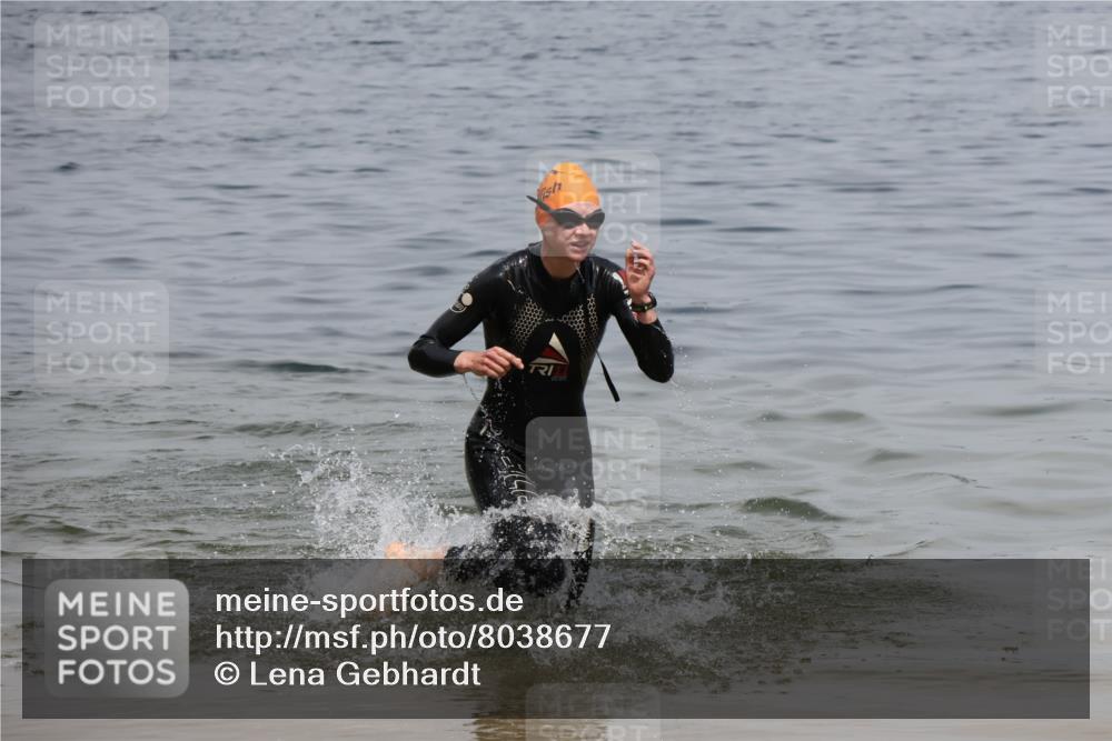 21.06.2025 - 27. Vierlanden-Triathlon Lena Gebhardt http://msf.ph/oto/8038677 15.06.2025 12:28:23 Schwimmen 1063 meine-sportfotos.de
