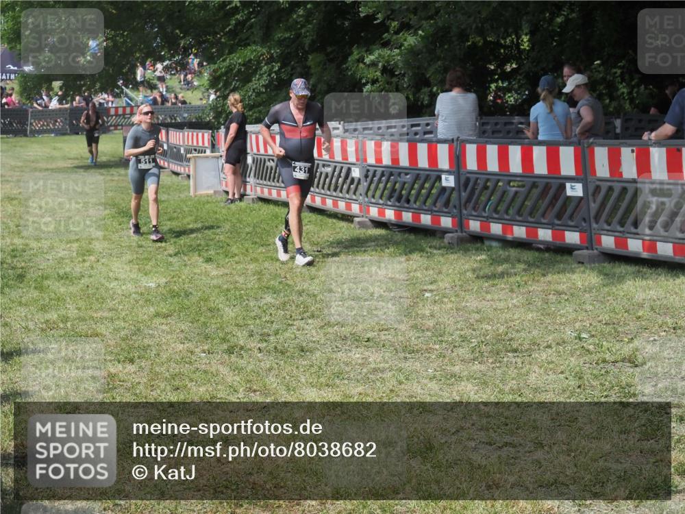 15.06.2025 - 27. Vierlanden-Triathlon KatJ http://msf.ph/oto/8038682 15.06.2025 11:33:26 Schwimmen  meine-sportfotos.de