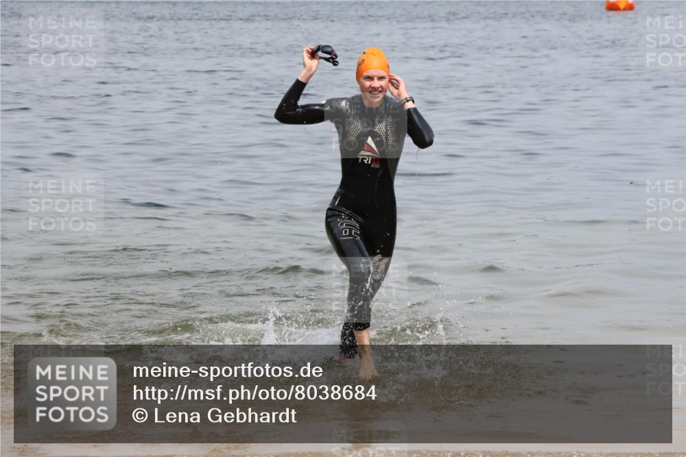 21.06.2025 - 27. Vierlanden-Triathlon Lena Gebhardt http://msf.ph/oto/8038684 15.06.2025 12:28:24 Schwimmen 1063 meine-sportfotos.de