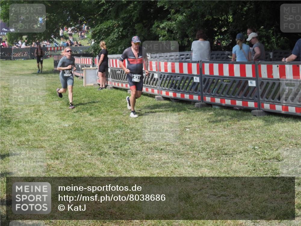 15.06.2025 - 27. Vierlanden-Triathlon KatJ http://msf.ph/oto/8038686 15.06.2025 11:33:26 Schwimmen  meine-sportfotos.de