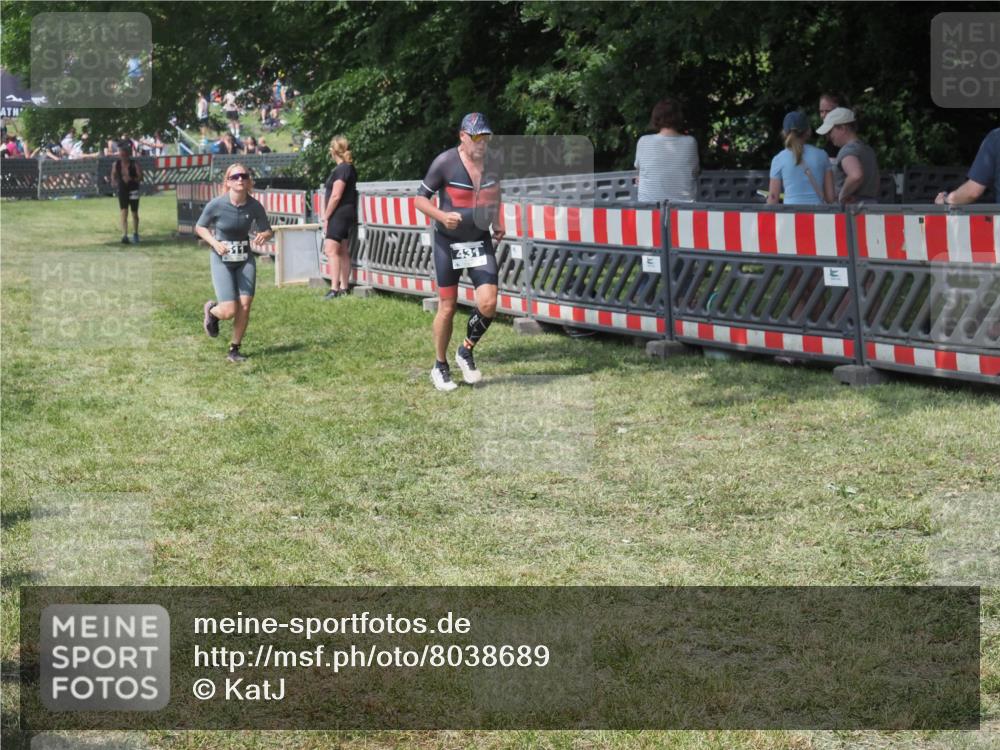 15.06.2025 - 27. Vierlanden-Triathlon KatJ http://msf.ph/oto/8038689 15.06.2025 11:33:26 Schwimmen  meine-sportfotos.de