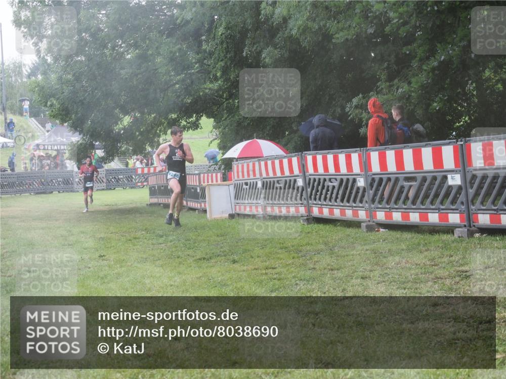 21.06.2025 - 27. Vierlanden-Triathlon KatJ http://msf.ph/oto/8038690 15.06.2025 14:21:47 Ziel 1251, 1266 meine-sportfotos.de